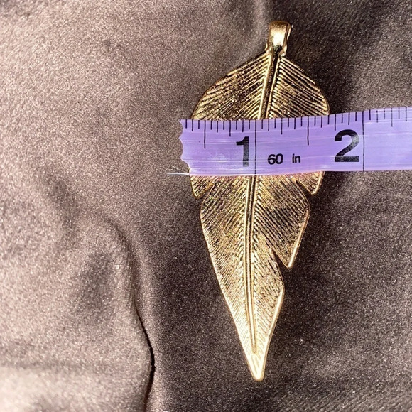 18k brushed gold tone plated leaf pendant - Picture 6 of 9
